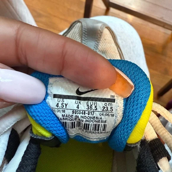 Nike AirMax kids Gray and Black Sneakers - Picture 5 of 5